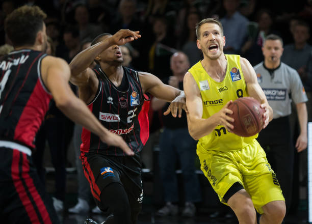 以其速度和 以其速度和